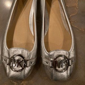 NWOT Michael Kors MK Women's Fulton Moccasin Flats Silver size 8.5